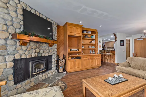$750,000 | 865 Majestic Pines Drive, Unit 125, Mammoth Lakes, CA 93546