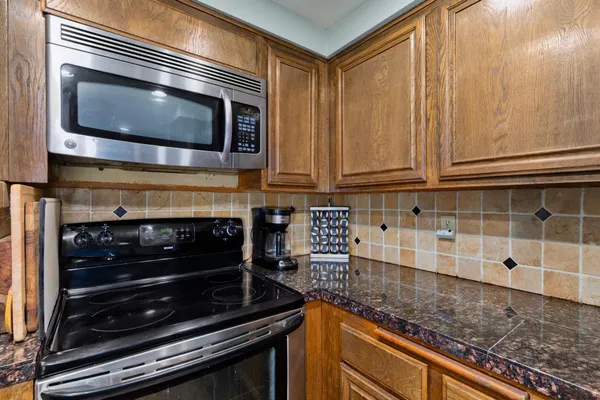 $750,000 | 865 Majestic Pines Drive, Unit 125, Mammoth Lakes, CA 93546