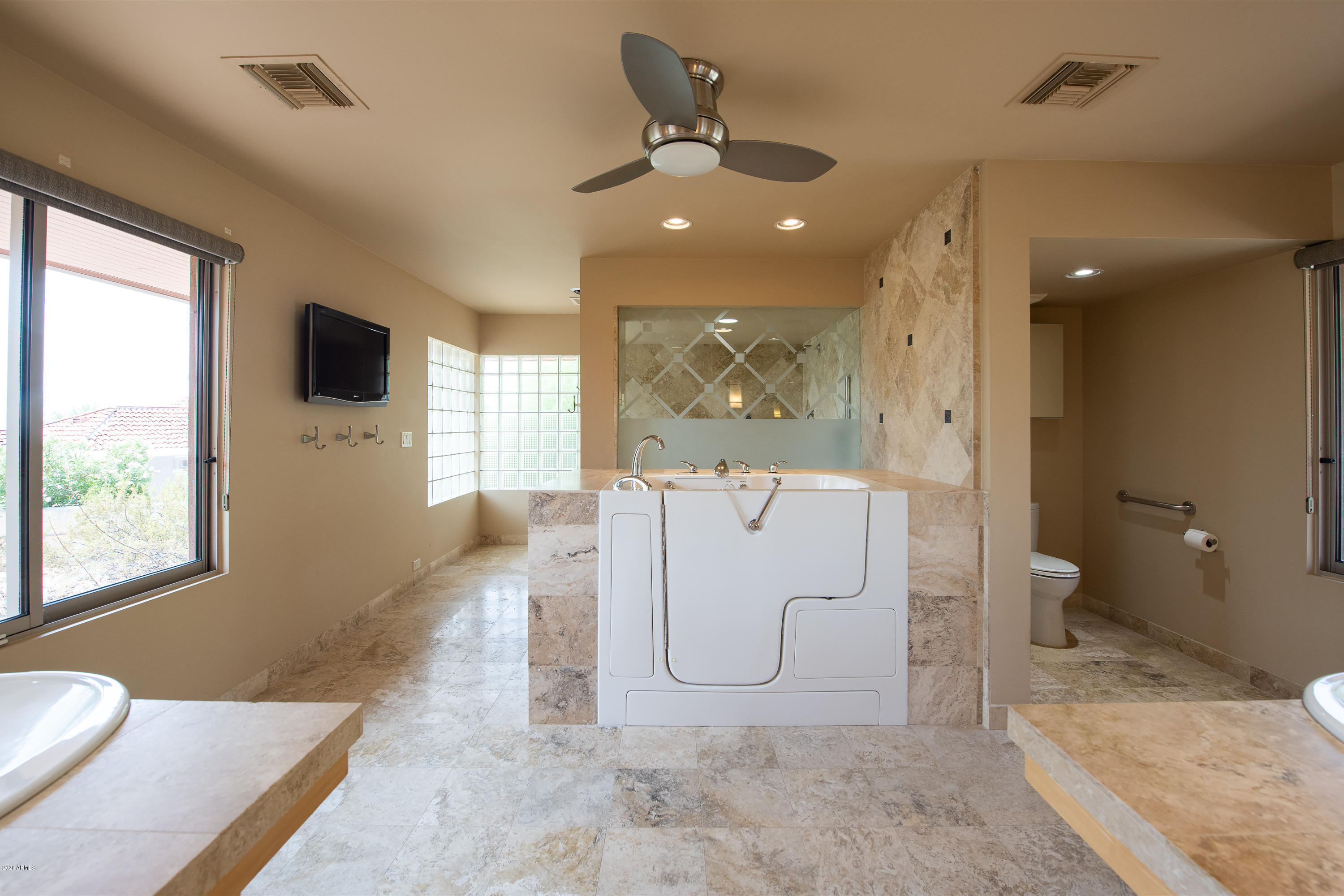 3140 East Ocotillo Road Phoenix, AZ 85016 - Photo 15 of 39 Master suite bathroom.
