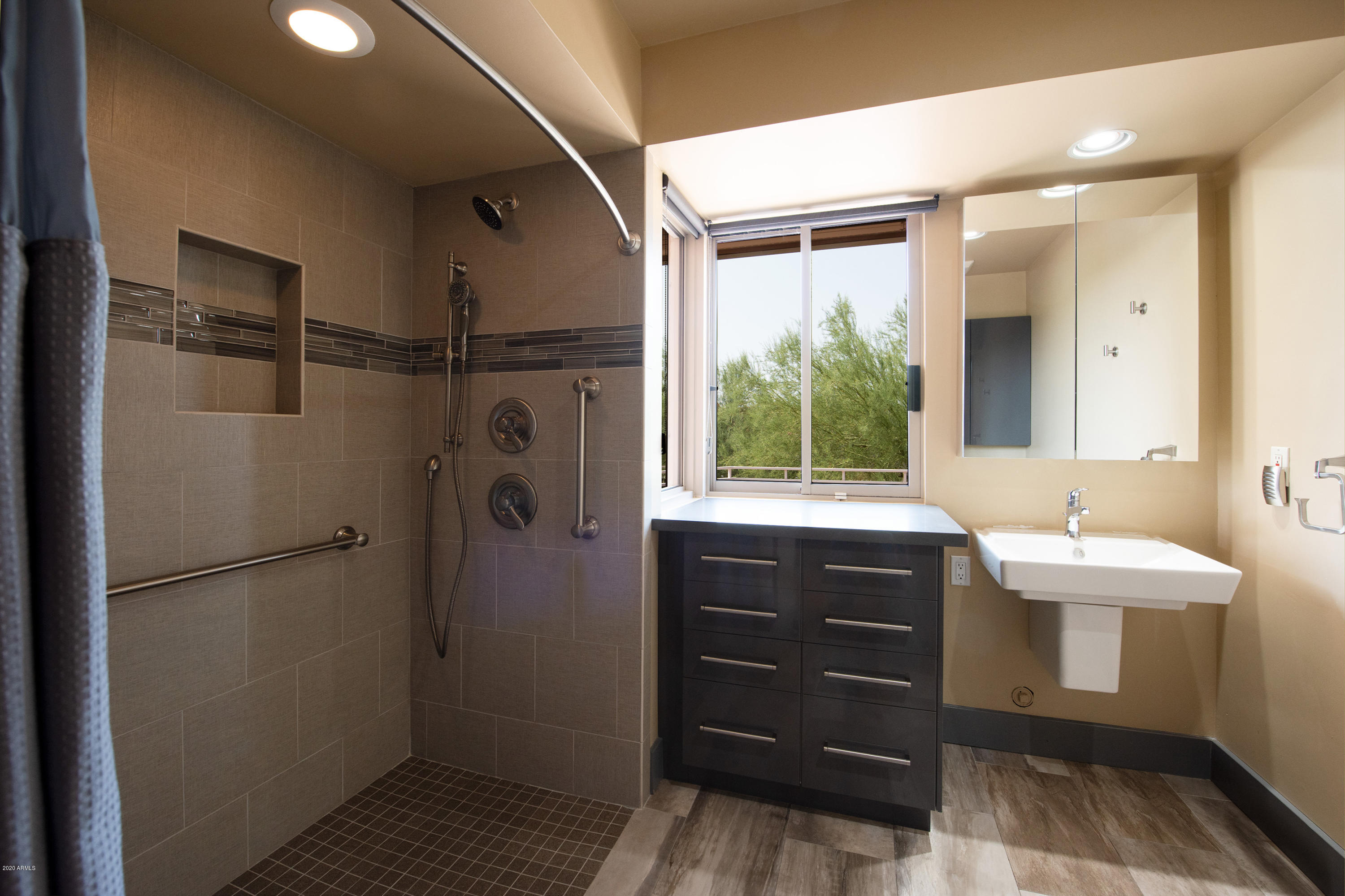 3140 East Ocotillo Road Phoenix, AZ 85016 - Photo 21 of 39 Junior Suite walk-in shower.