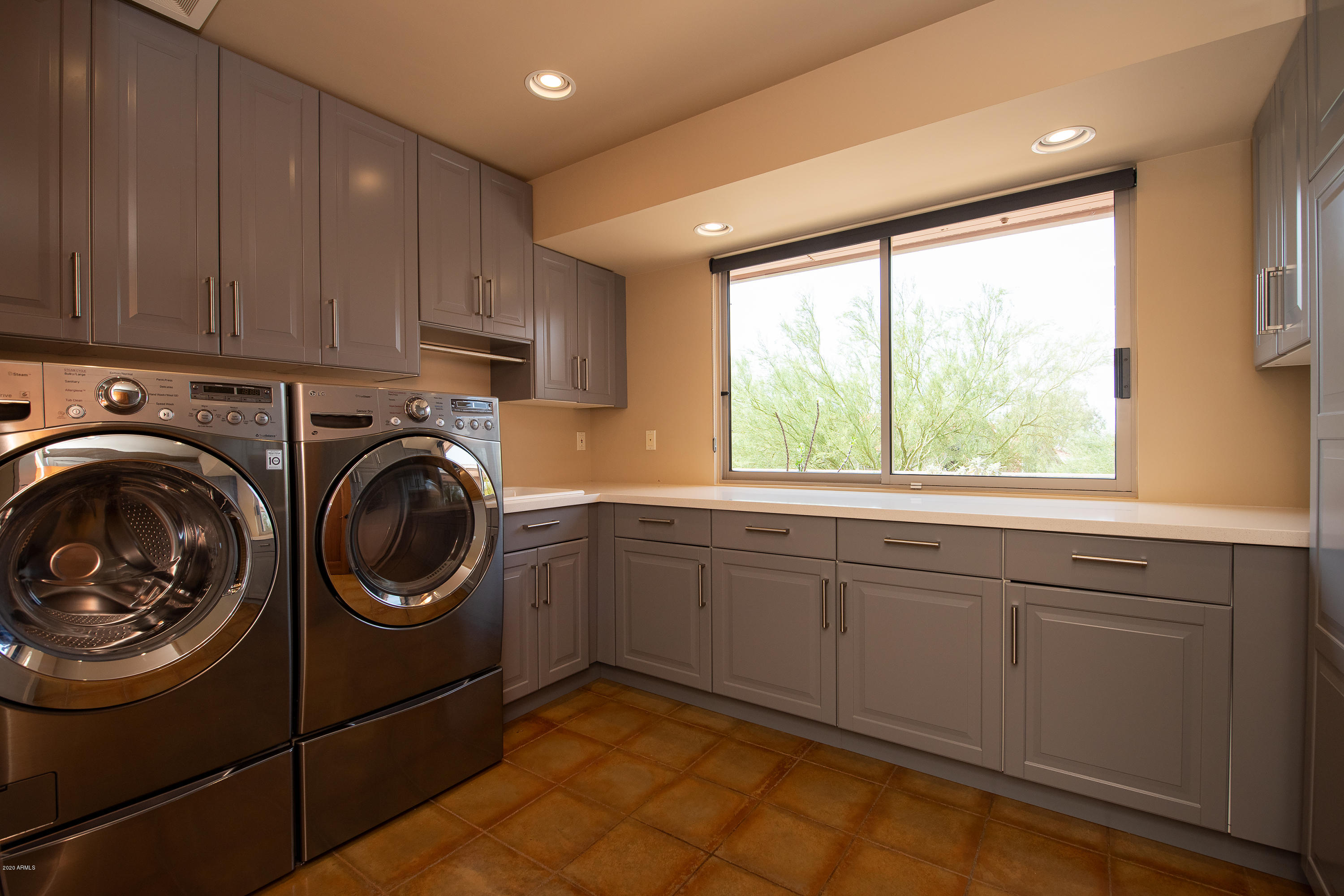3140 East Ocotillo Road Phoenix, AZ 85016 - Photo 31 of 39 Laundry room