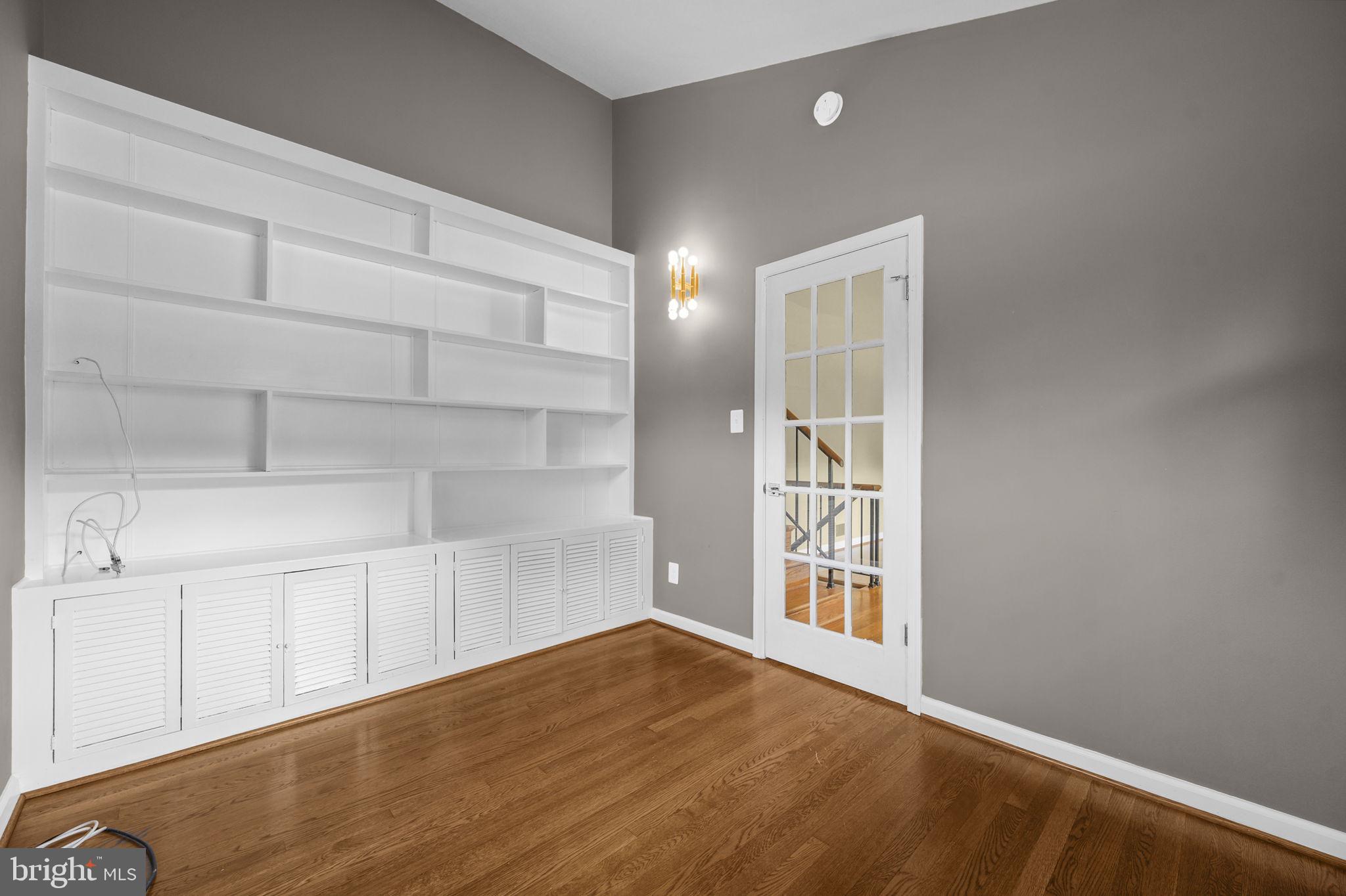 4216 Sideburn Road Fairfax, VA 22030 - Photo 10 of 47 Main Level Bedroom #1 w/Built-Ins; Vaulted Ceiling