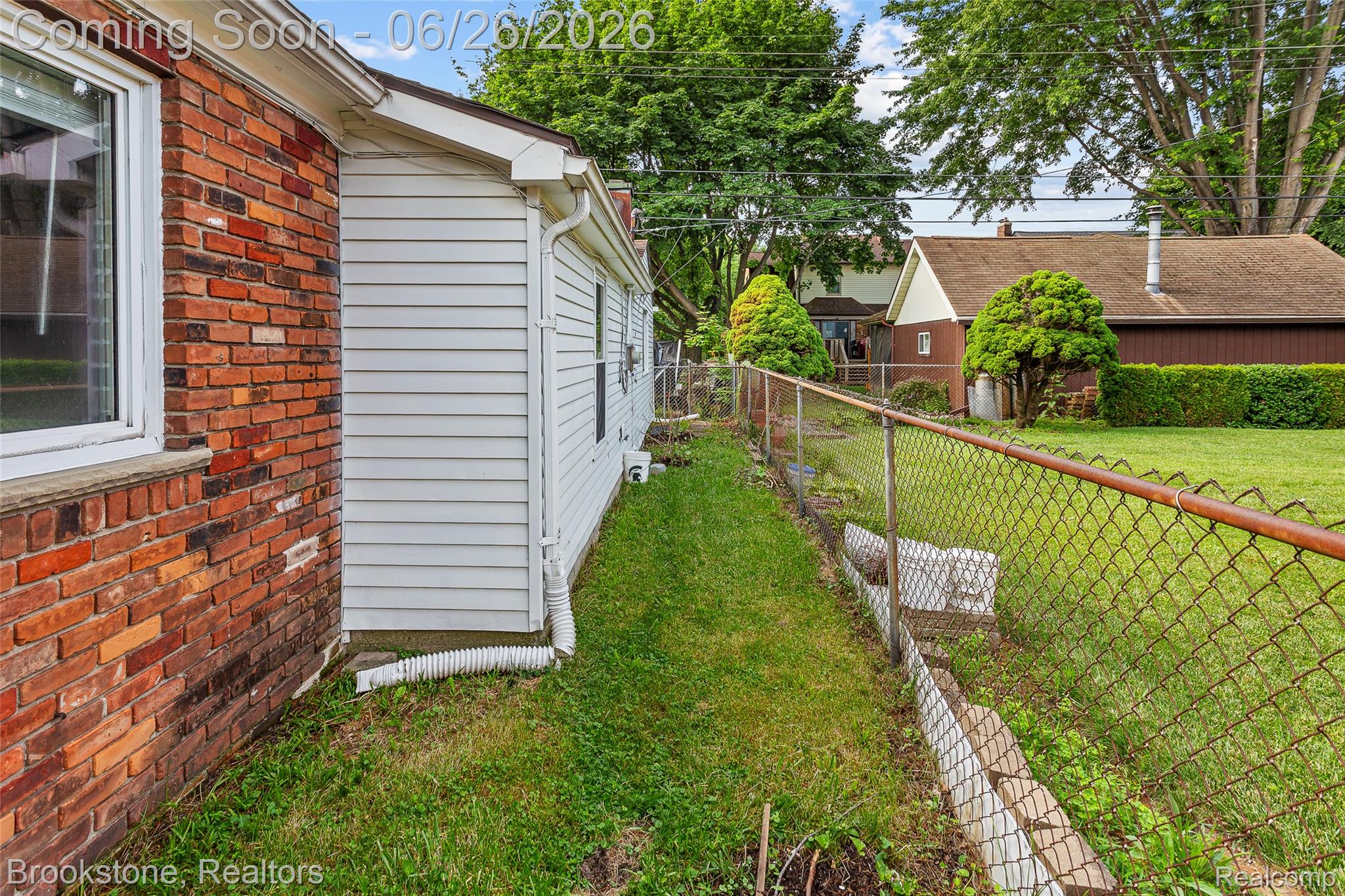 25141 Burt Street Center Line, MI 48015 - Photo 26 of 27 IMG_6017.jpg