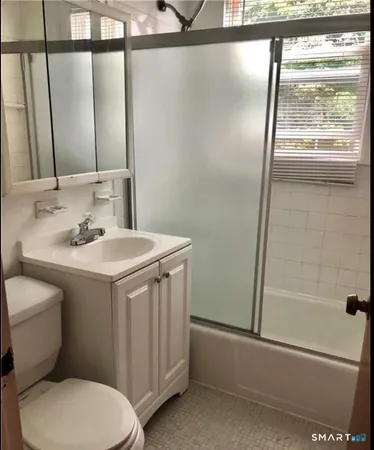 $1,750 | 324 Strawberry Hill Avenue, Unit A202, Norwalk, CT 06851