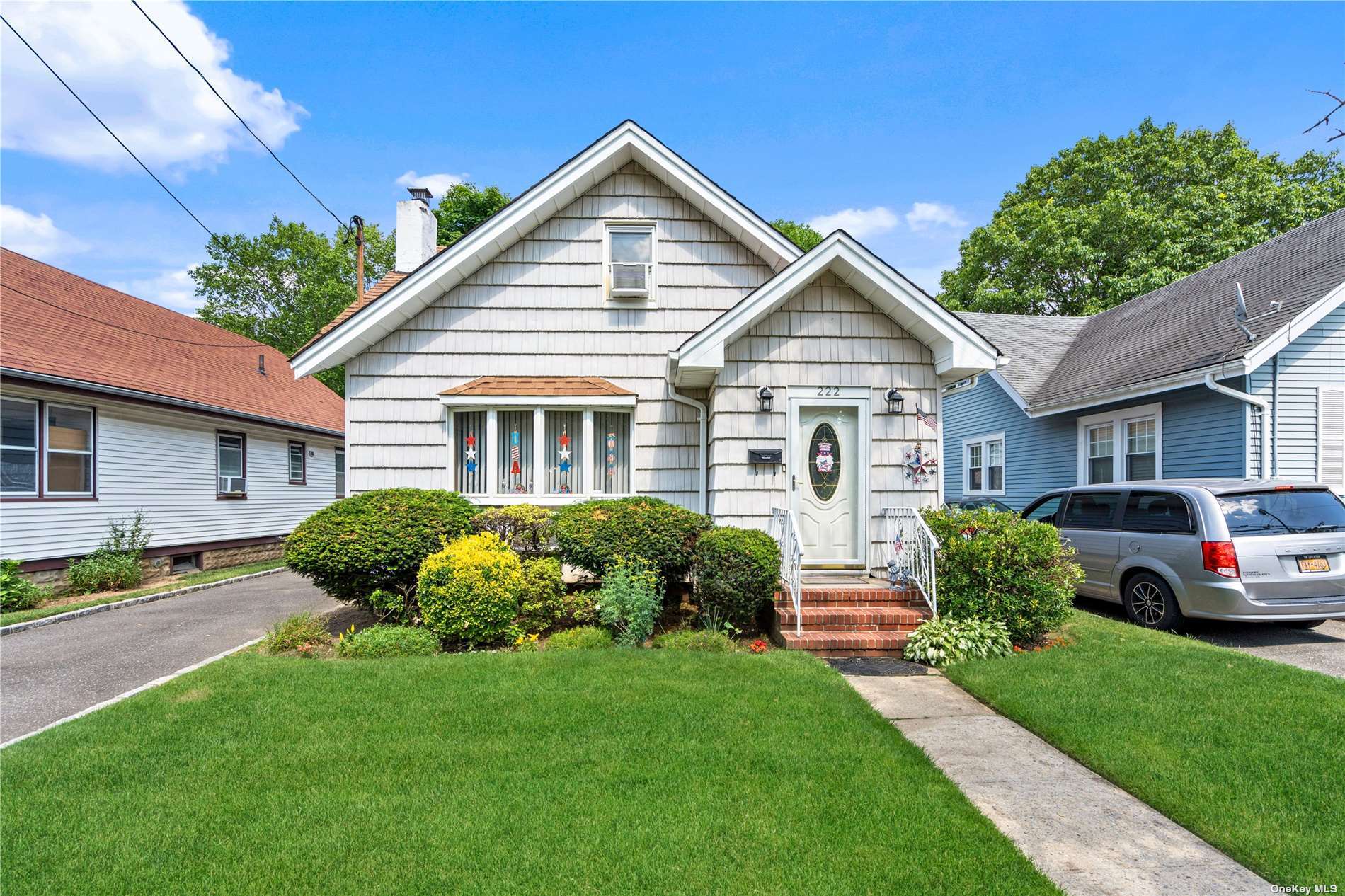 222 Rolling Street, Malverne, NY 11565 Compass