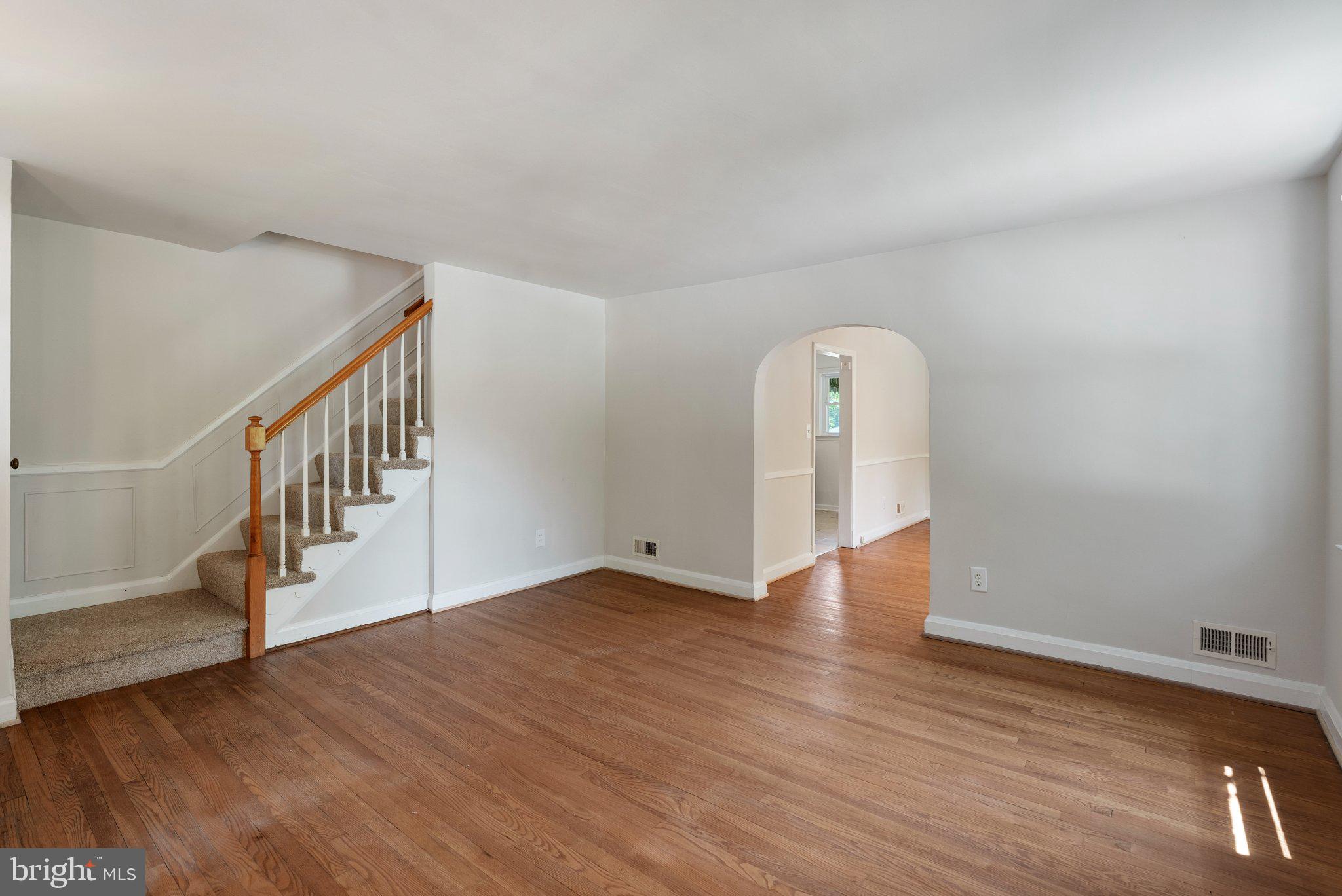 8401 Pleasant Plains Road Baltimore, MD 21286 - Photo 4 of 30 Spacious entryway with natural light.