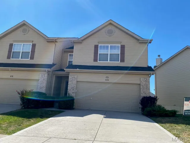$2,000 | 634 Country Heights Drive, Lake St. Louis, MO 63367