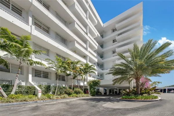 $1,075,000 | 199 Ocean Ln Drive, Unit 113, Key Biscayne, FL 33149