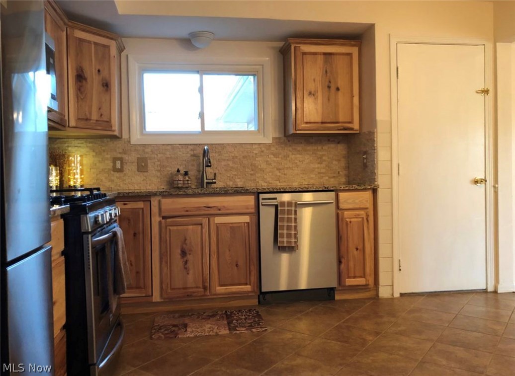 1227 Haverston Road Lyndhurst, OH 44124 - Photo 10 of 35