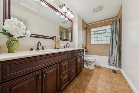 $315,000 | 2917 Westridge Drive, Woodridge, IL 60517