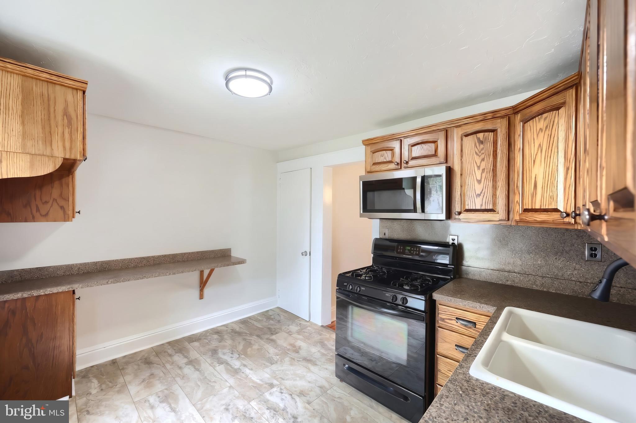 1019 West College Avenue York, PA 17404 - Photo 18 of 31 Double sink