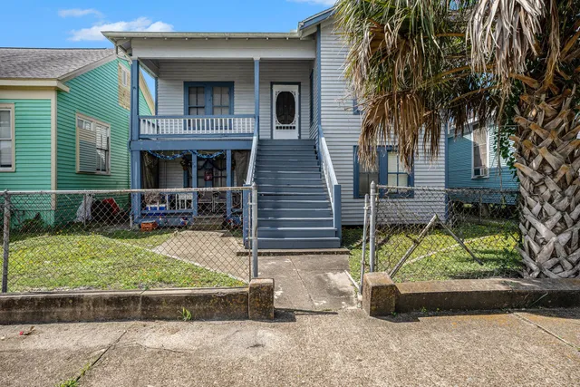 $1,800 | 3309 Ave North, Galveston, TX 77550