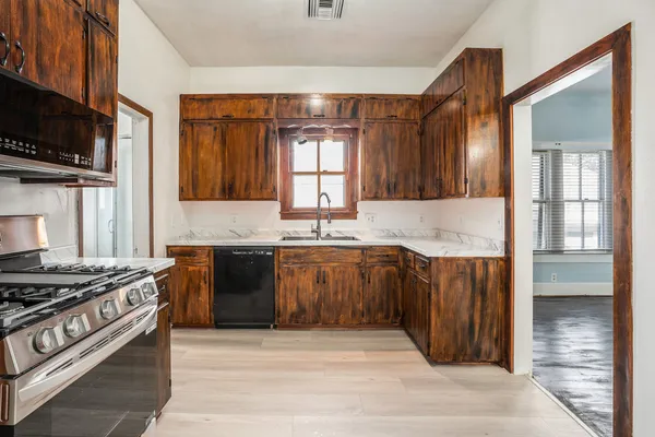 $1,750 | 3309 Ave North, Galveston, TX 77550