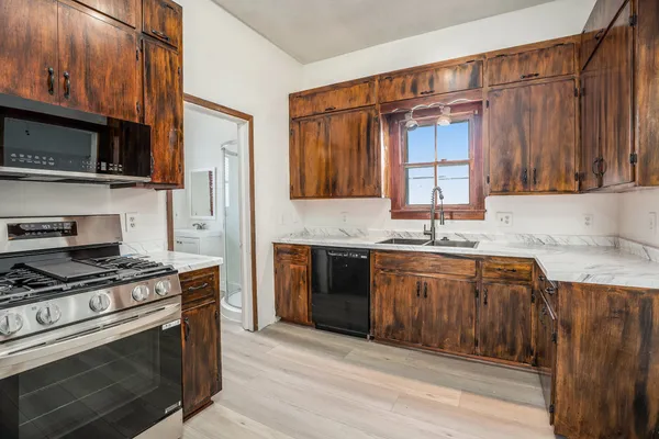 $1,750 | 3309 Ave North, Galveston, TX 77550