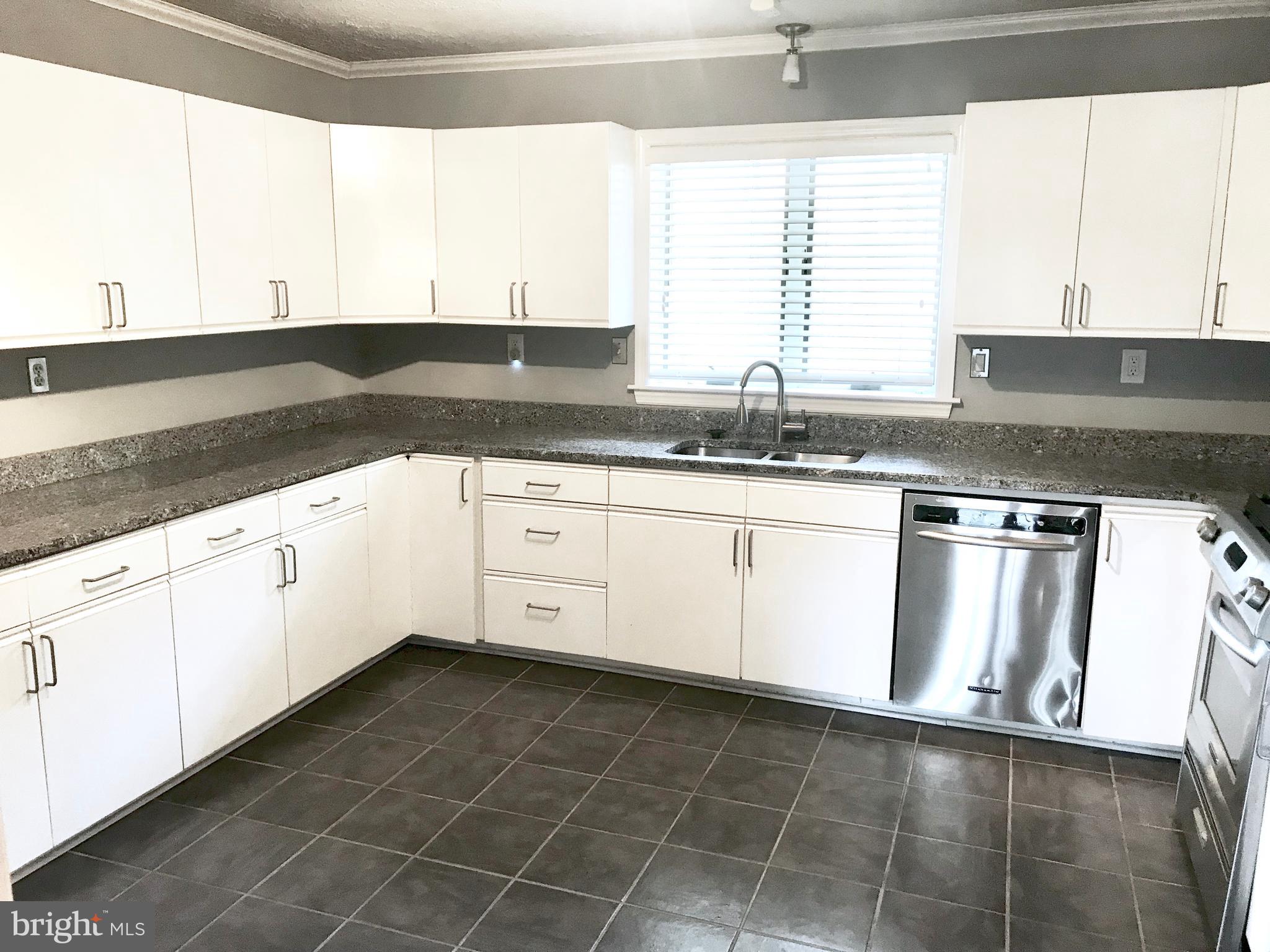 3110 Moravia Road Baltimore, MD 21214 - Photo 4 of 16