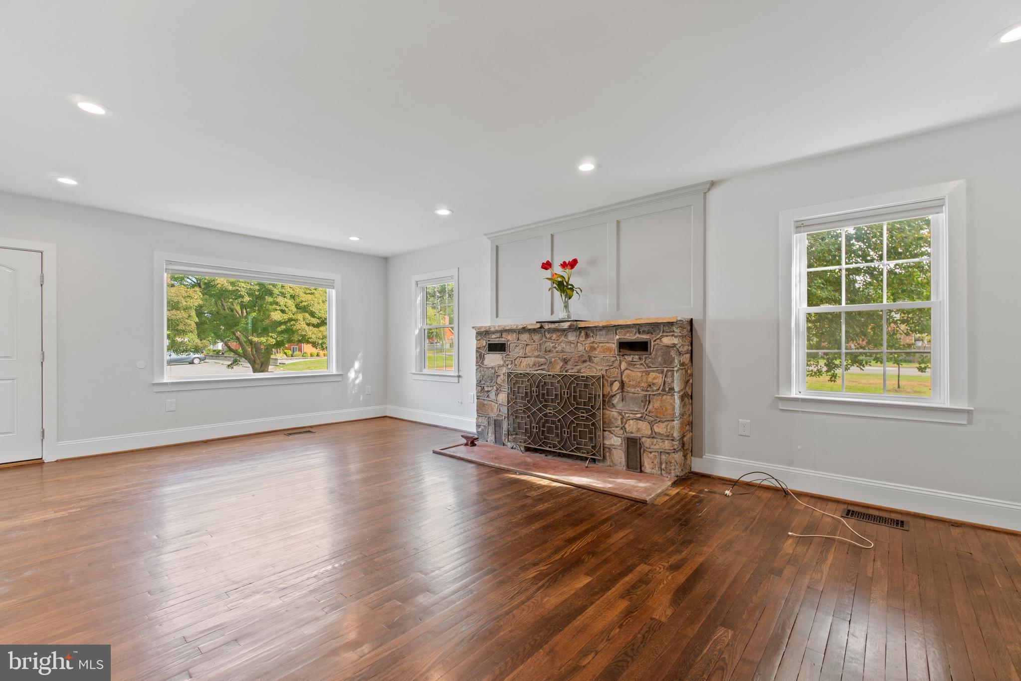 407 Edwards Ferry Road Northeast Leesburg, VA 20176 - Photo 11 of 62 Gallery Image 11