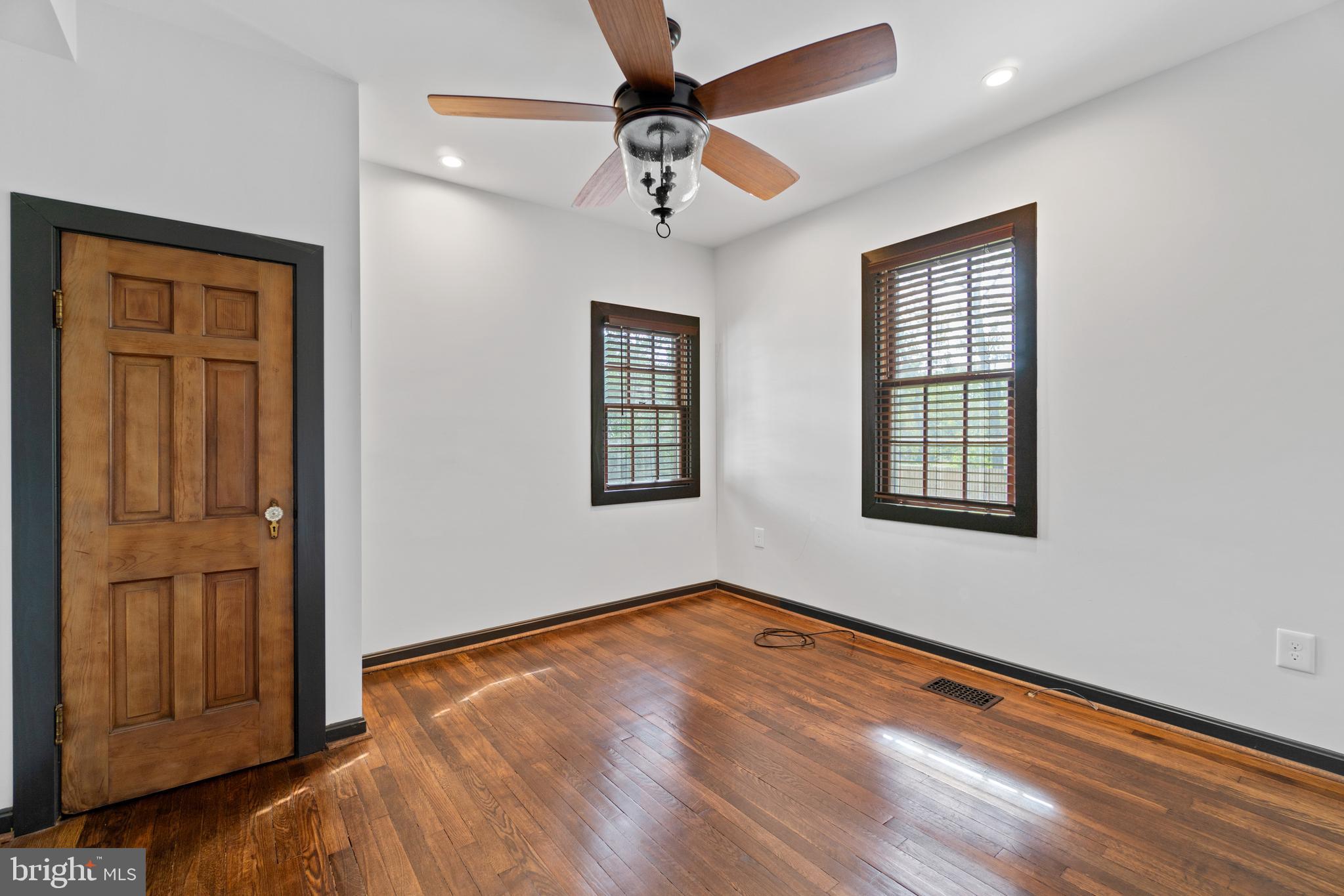407 Edwards Ferry Road Northeast Leesburg, VA 20176 - Photo 14 of 62 Gallery Image 14