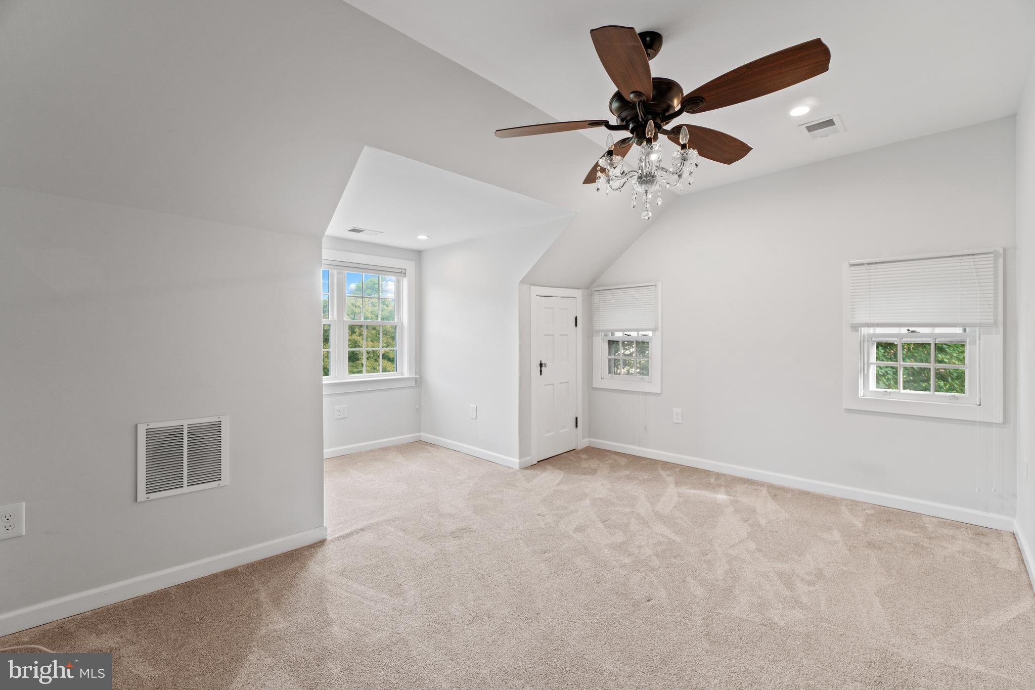 407 Edwards Ferry Road Northeast Leesburg, VA 20176 - Photo 31 of 62 Gallery Image 31