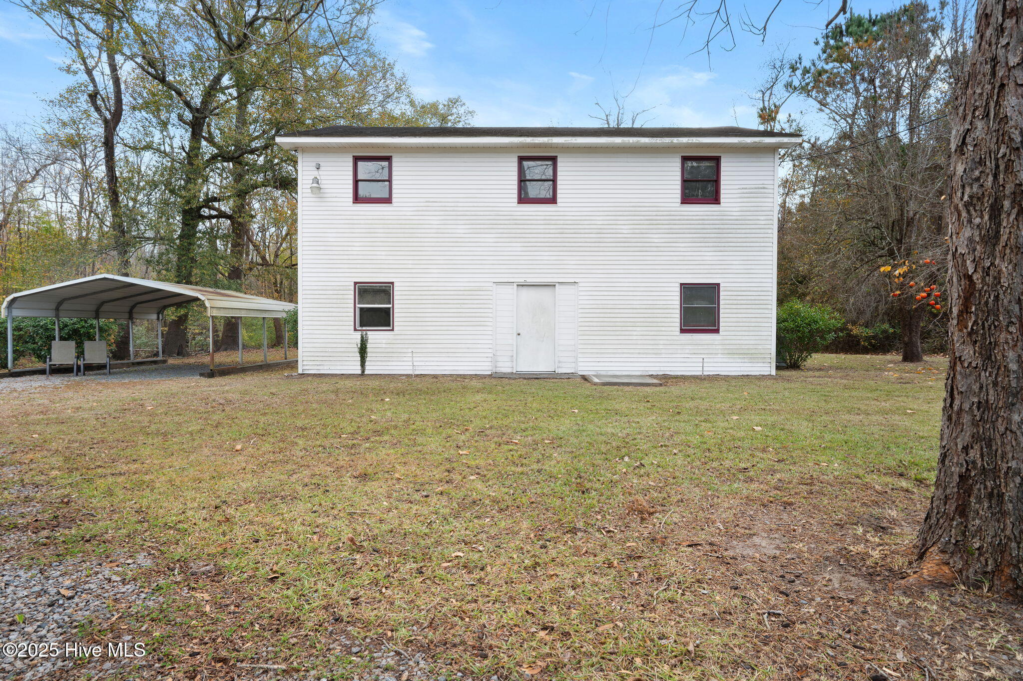 302 Thankful Road Rocky Point, NC 28457 - Photo 32 of 37 THIS OUTBUILDING IS YOUR CANVAS!!