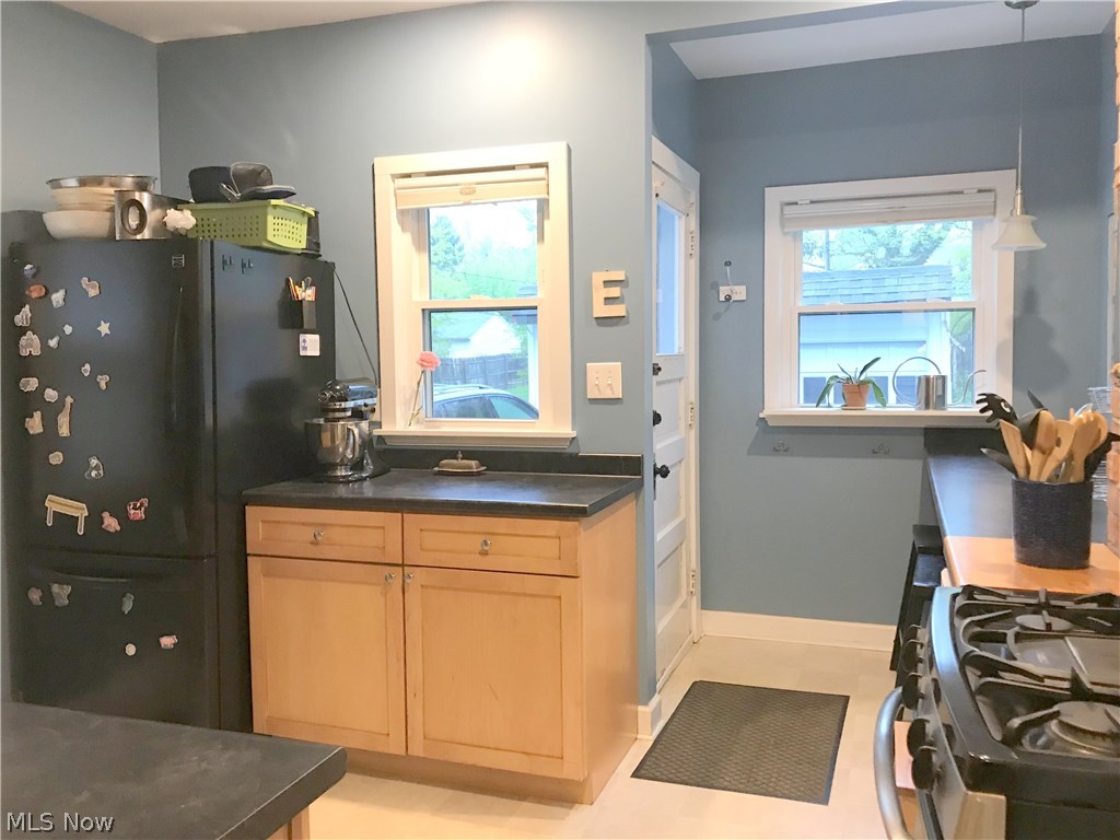 1029 Woodview Road Cleveland, OH 44121 - Photo 12 of 35 All newer Appliances will Stay