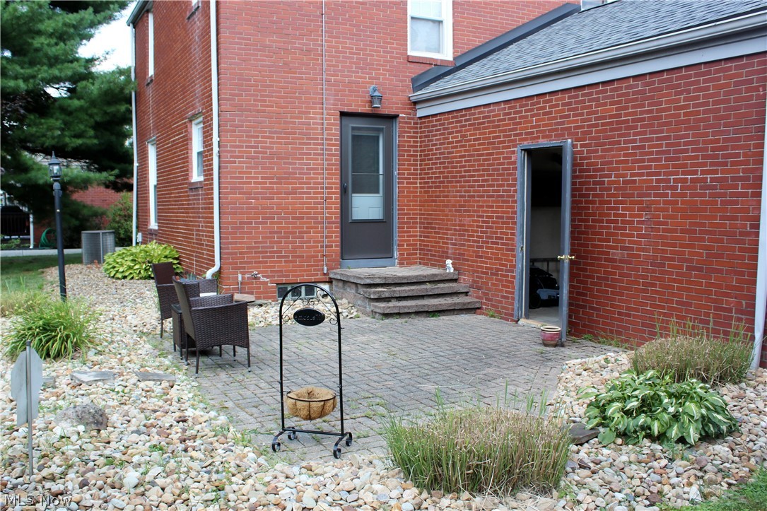 331 Ewing Road Youngstown, OH 44512 - Photo 31 of 32 Pavers Patio