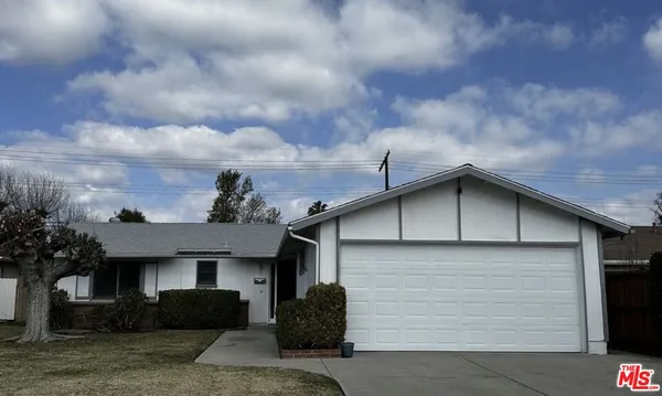 $3,900 | 23907 Friar Street, Woodland Hills, CA 91367