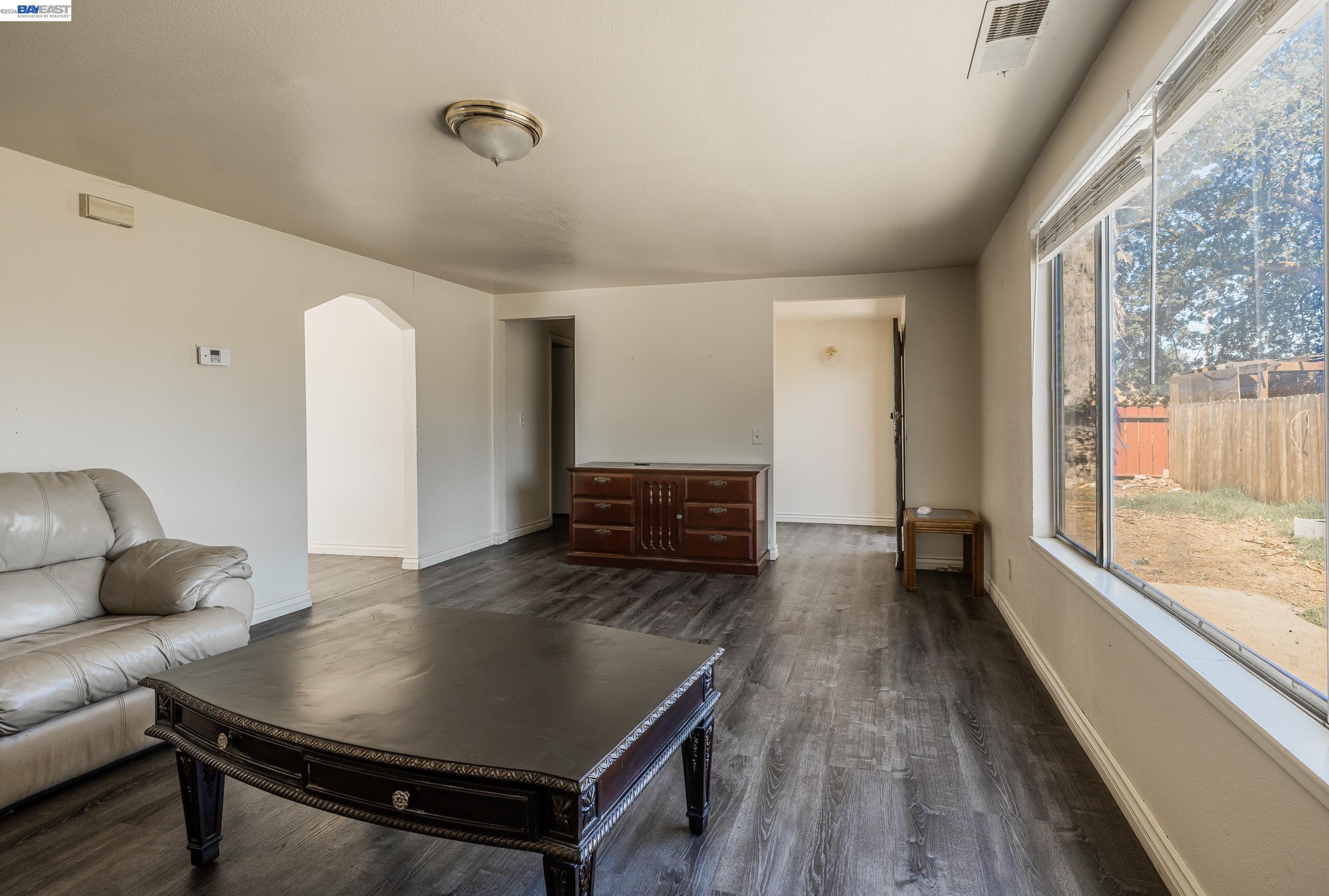 252 West Clover Road Tracy, CA 95376 - Photo 8 of 40