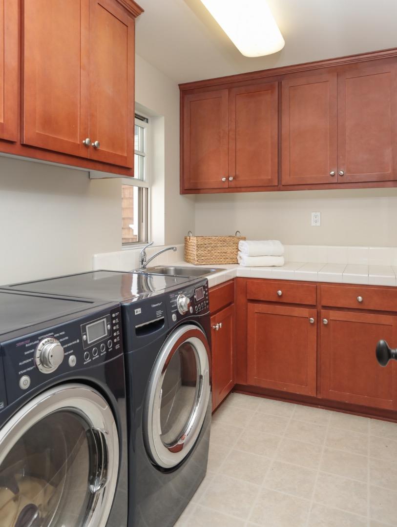 1143 Creek Way Mountain View, CA 94040 - Photo 19 of 24 a utility room with sink dryer and washer