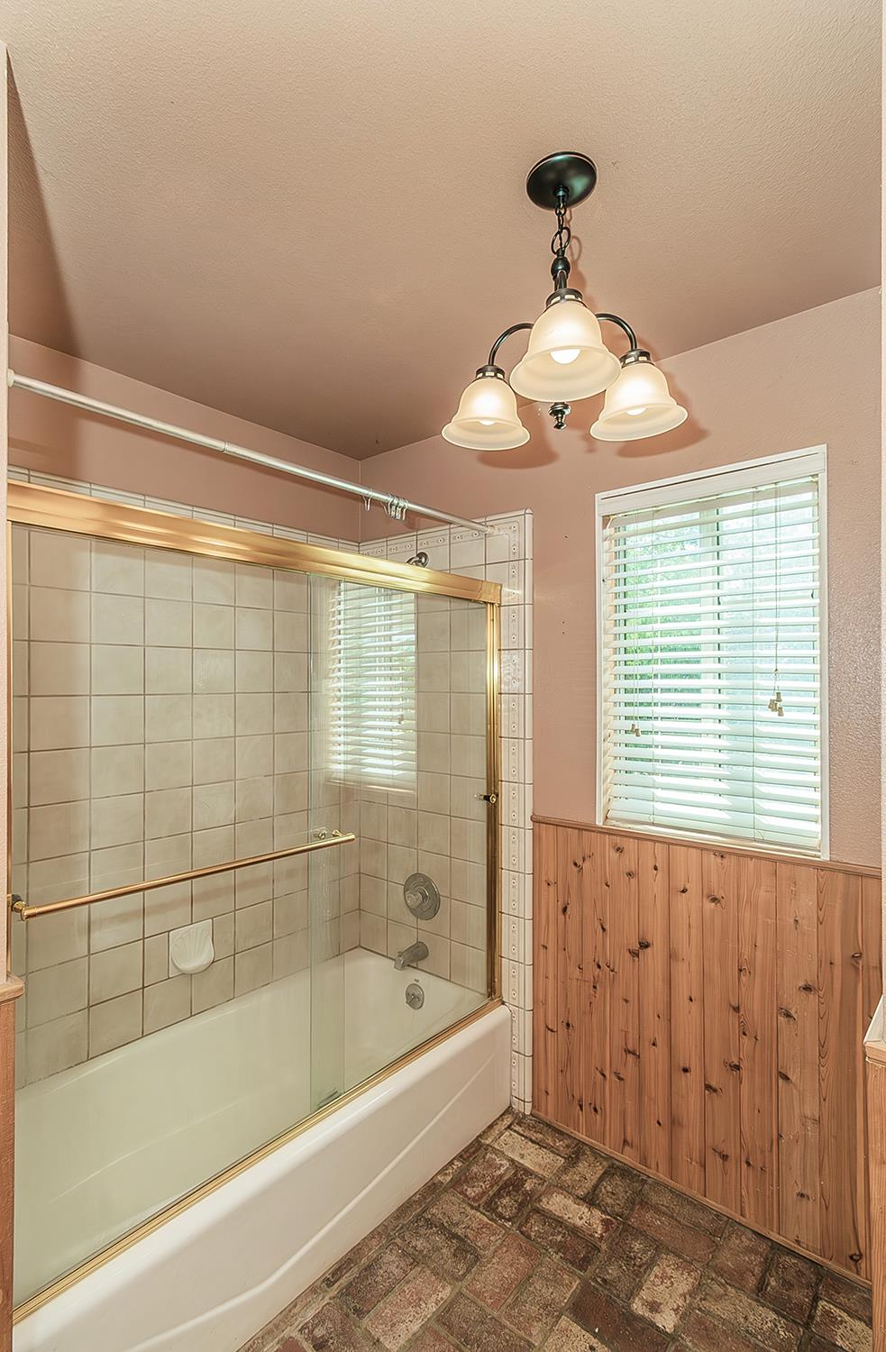 15501 Garlock Lane Prather, CA 93651 - Photo 23 of 47 a bathroom with a bathtub and shower