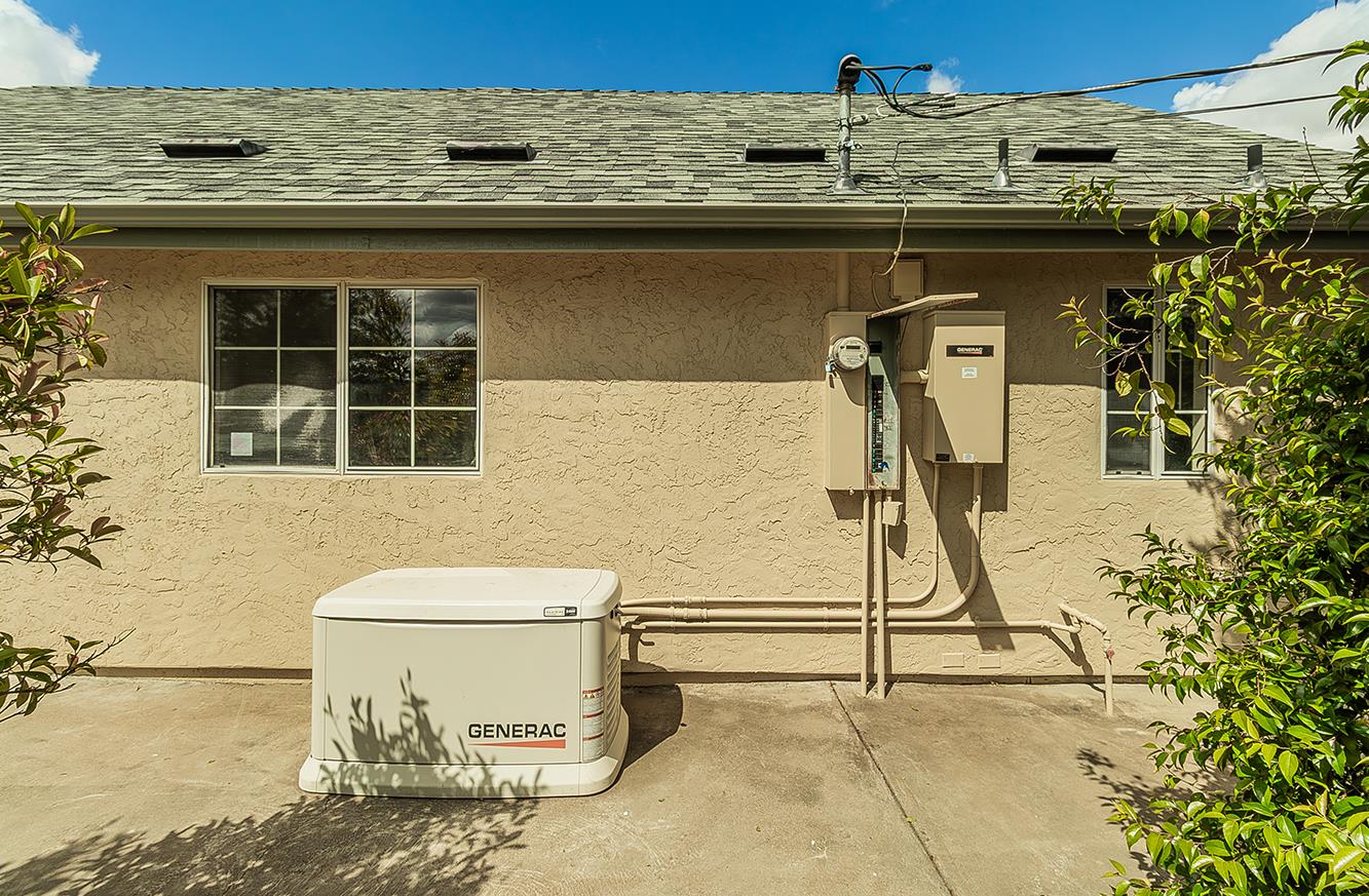 15501 Garlock Lane Prather, CA 93651 - Photo 31 of 47 a bathroom with a sink toilet and mirror