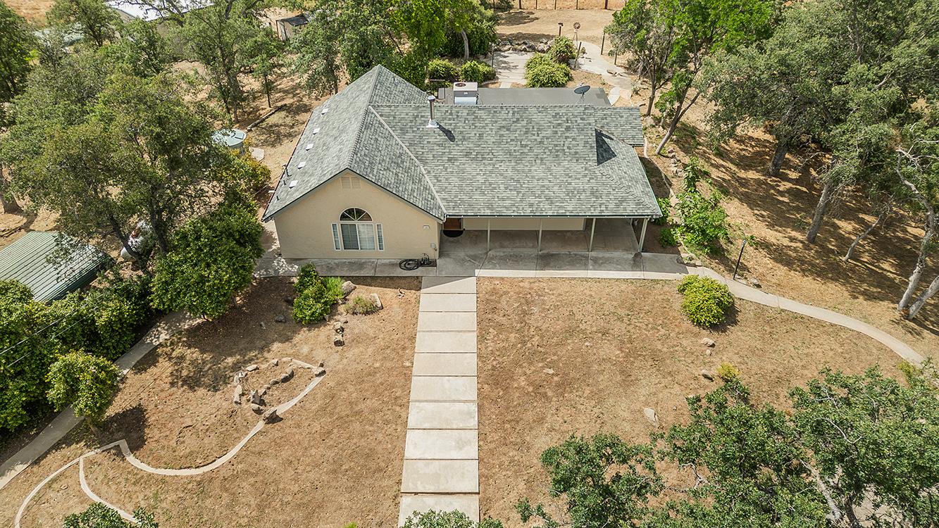 15501 Garlock Lane Prather, CA 93651 - Photo 33 of 47 front view of a house with a yard