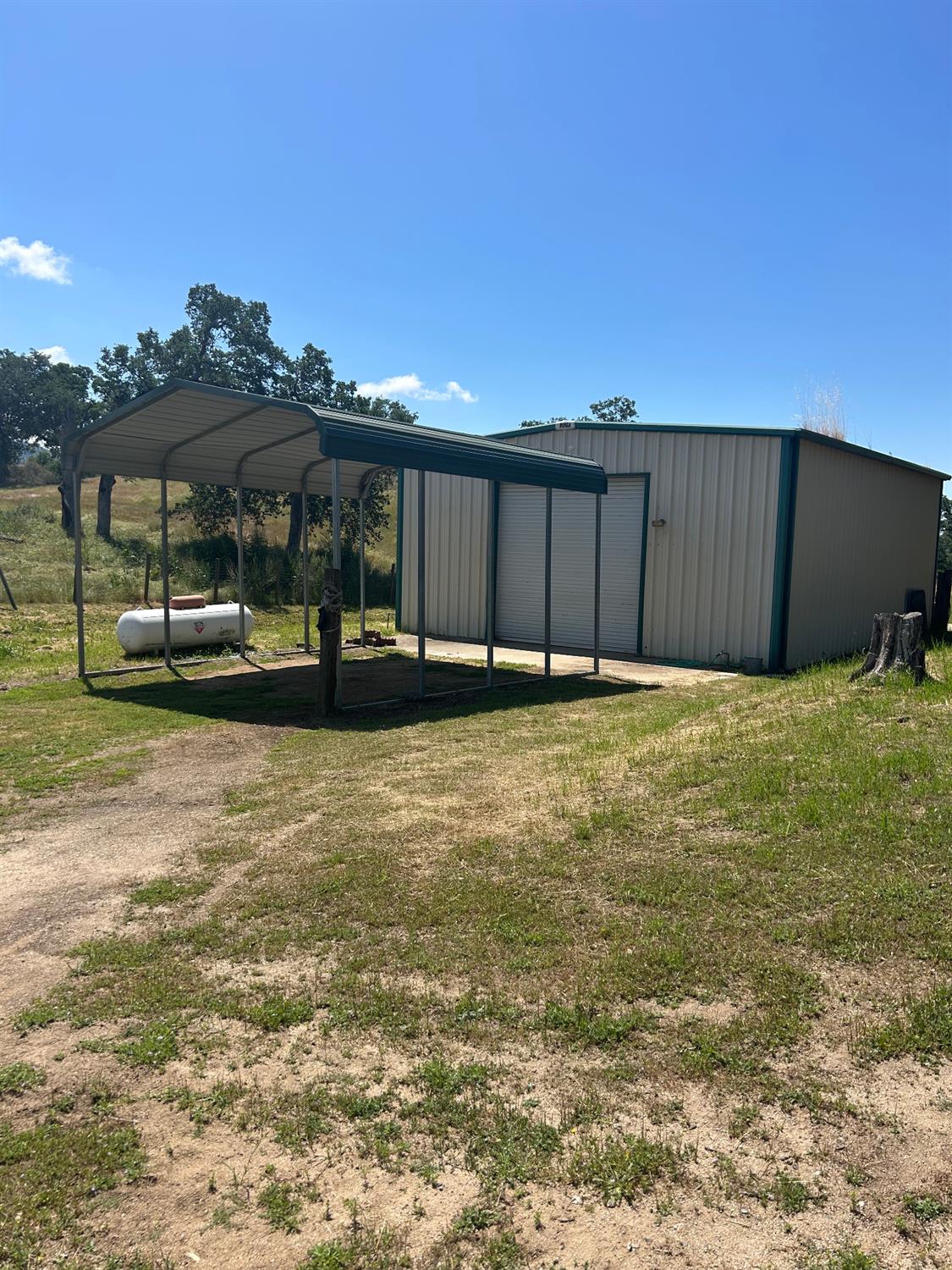 15501 Garlock Lane Prather, CA 93651 - Photo 44 of 47 a backyard of a house