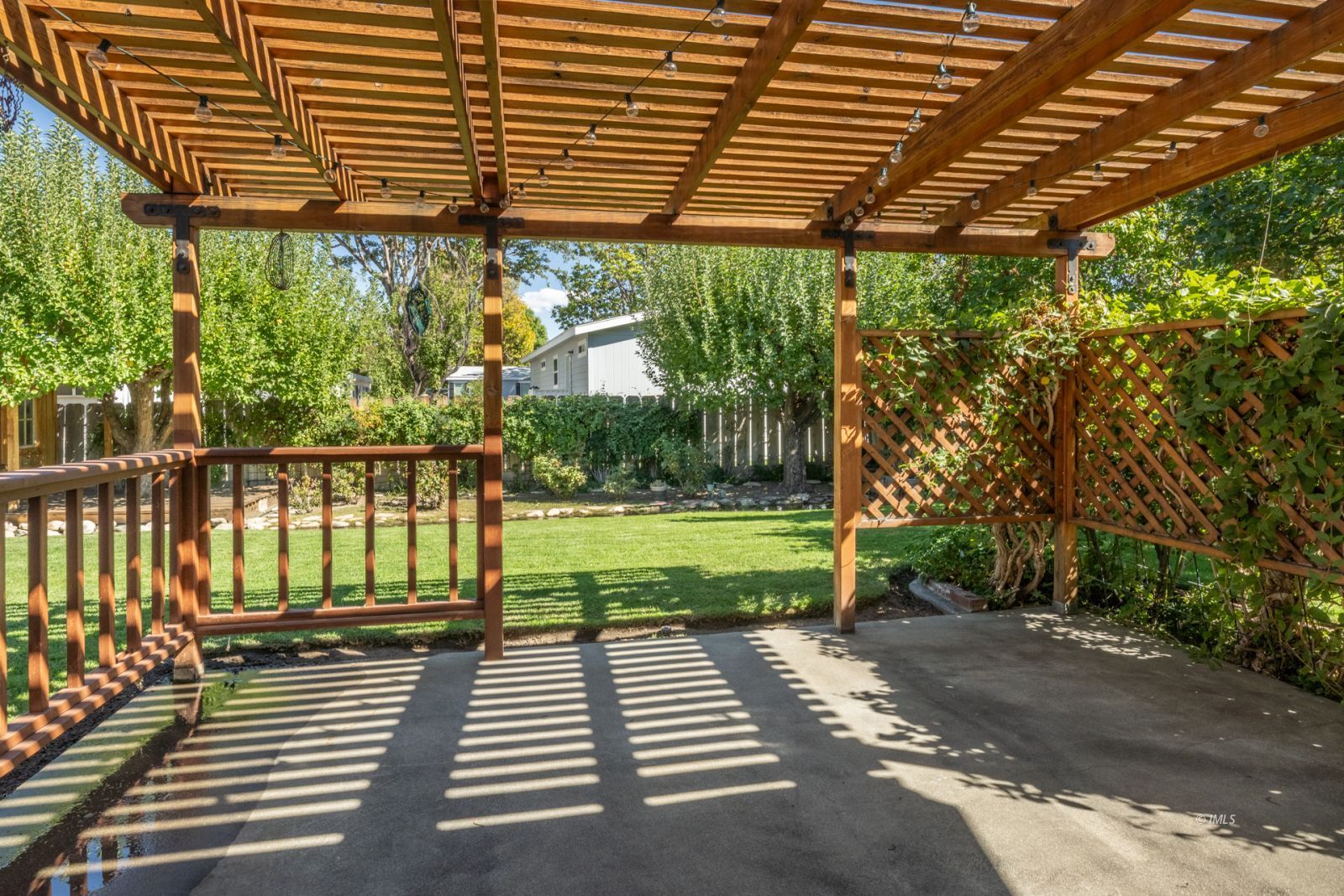 1424 Rocking W Drive Bishop, CA 93514 - Photo 16 of 27 a view of a backyard with a garden