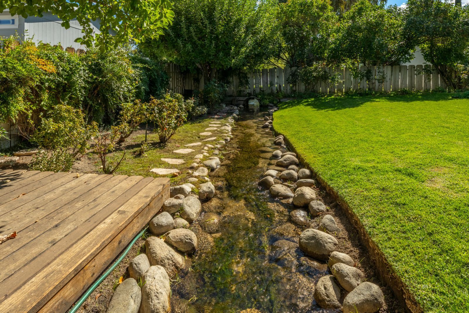 1424 Rocking W Drive Bishop, CA 93514 - Photo 20 of 27 a view of a yard