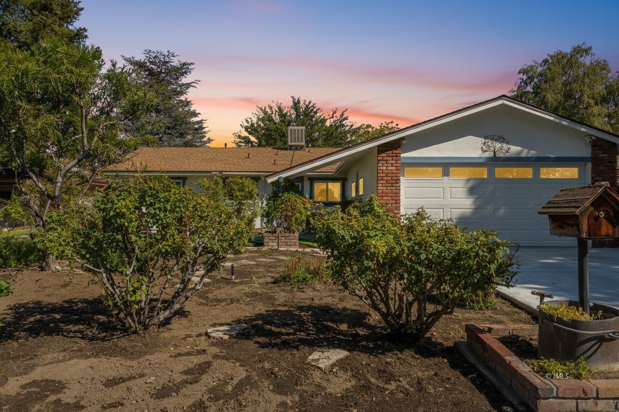 1424 Rocking W Drive Bishop, CA 93514 - Photo 27 of 27 a front view of a house with garden