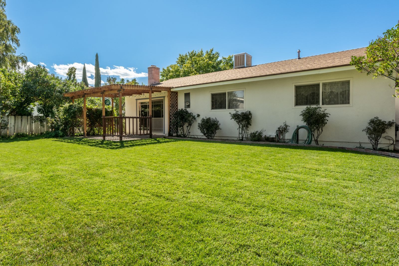 1424 Rocking W Drive Bishop, CA 93514 - Photo 4 of 27 a view of a house with patio