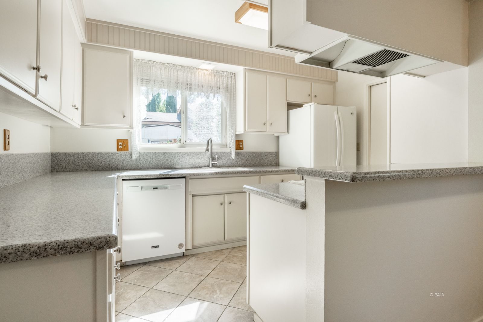 1424 Rocking W Drive Bishop, CA 93514 - Photo 6 of 27 a kitchen with a sink and refrigerator