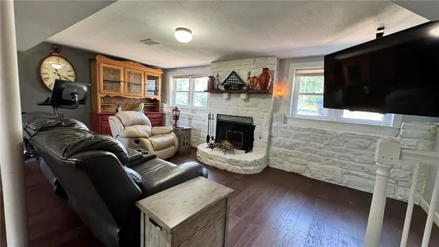 $339,000 | 10406 71st Place, Shawnee, KS 66203