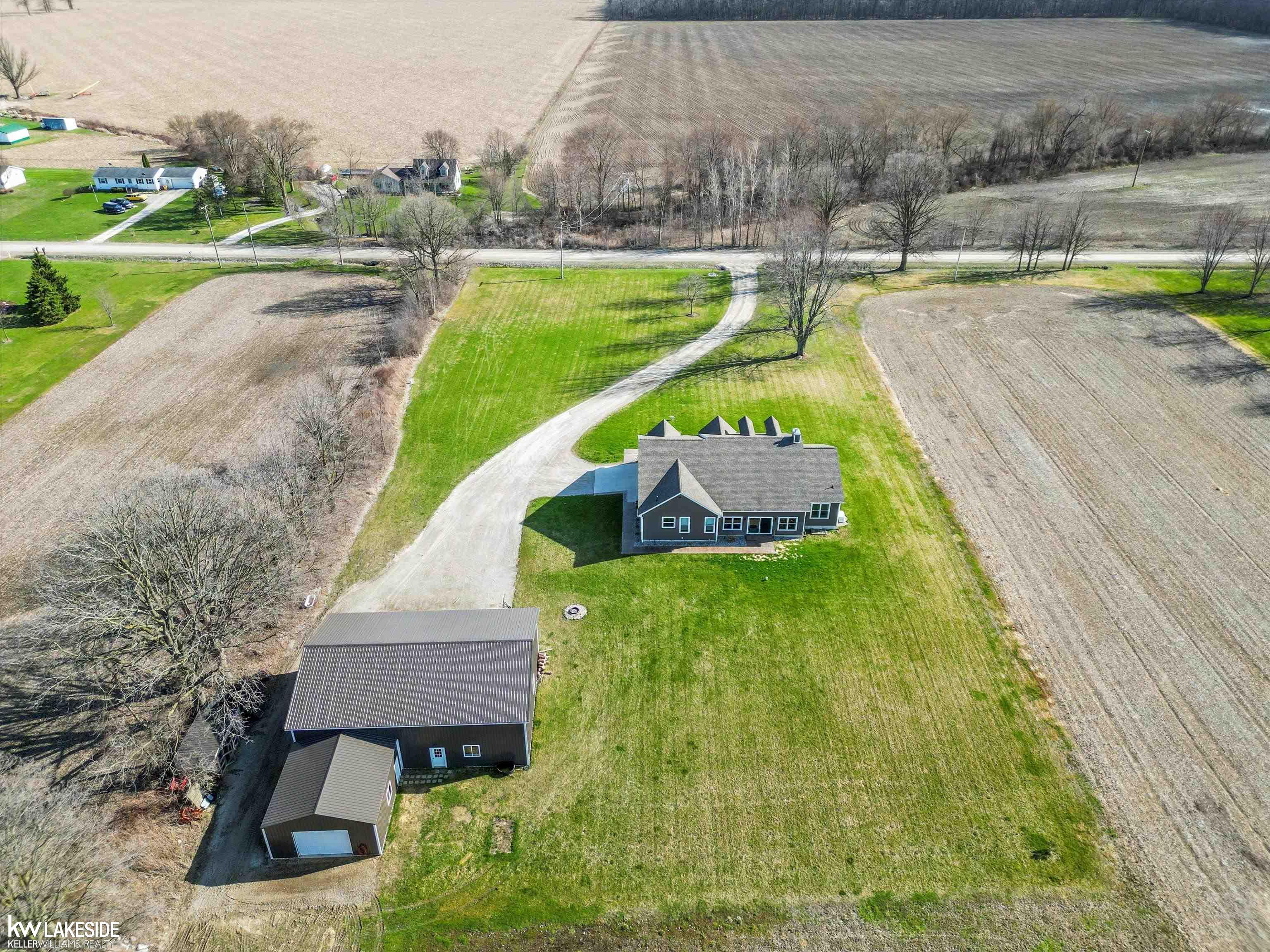 22391 McPhall Road Armada, MI 48005 - Photo 8 of 54 50171475-ecedd7b3-cce7-44f4-a66a-af6670af0c76.JPG