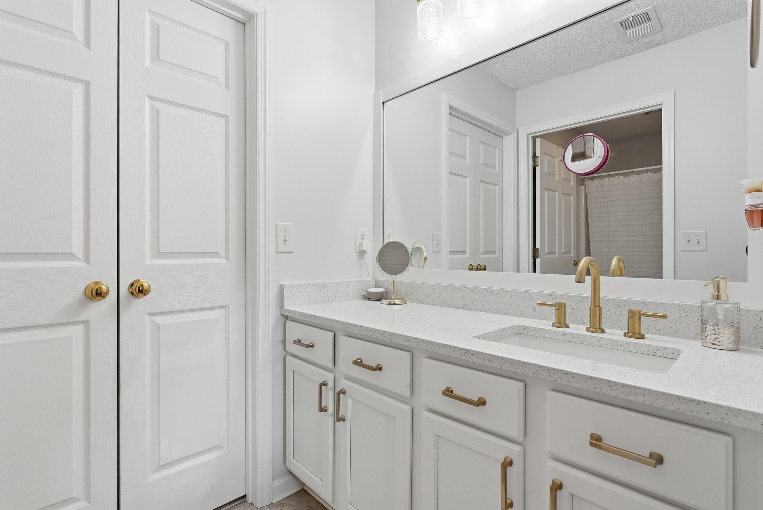 7331 Suncatcher Drive Hanahan, SC 29410 - Photo 13 of 23 18_ep_016