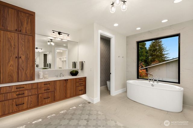 $5,995,000 | 27 Tulalip Key, Bellevue, WA 98006