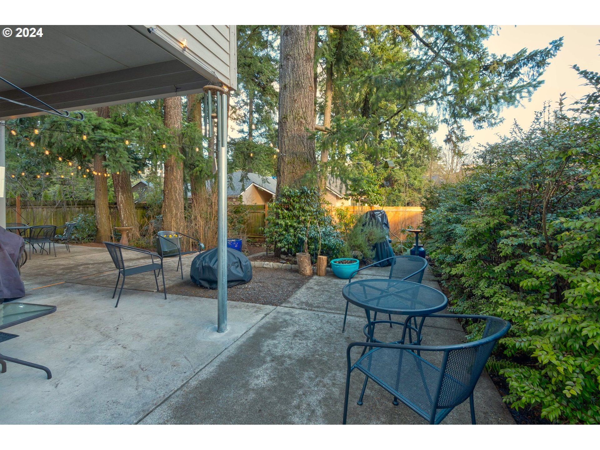 17558 Bryant Road Lake Oswego, OR 97035 - Photo 35 of 48 a backyard of a house with table and chairs
