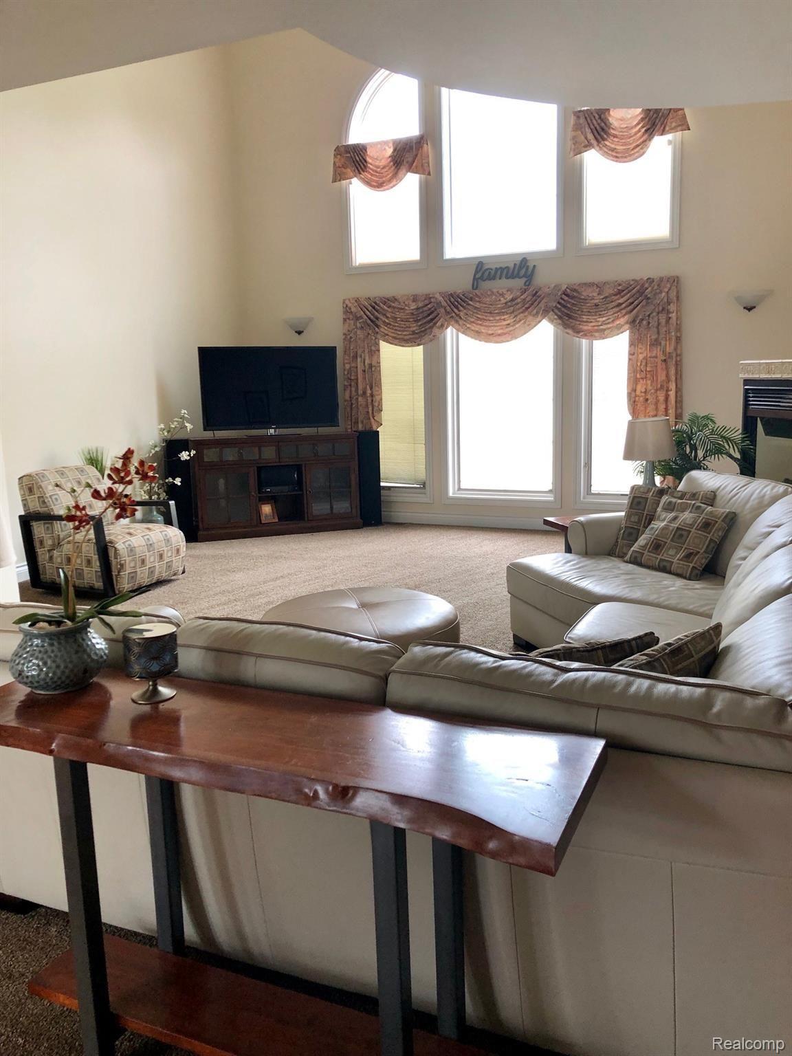 23490 Hall Road Trenton, MI 48183 - Photo 3 of 36 hall great rm.jpg