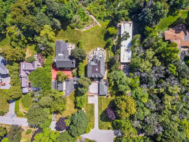 $3,995,000 | 6920 North Barnett Lane, Fox Point, WI 53217