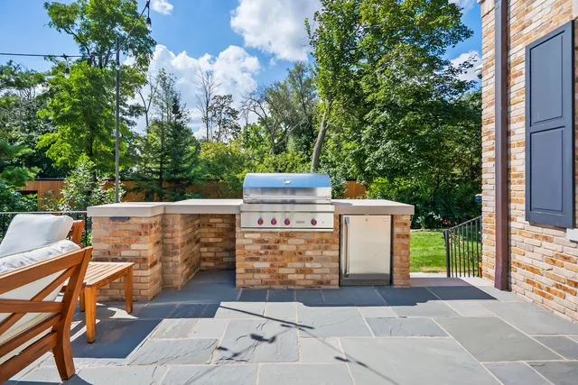 $3,995,000 | 6920 North Barnett Lane, Fox Point, WI 53217