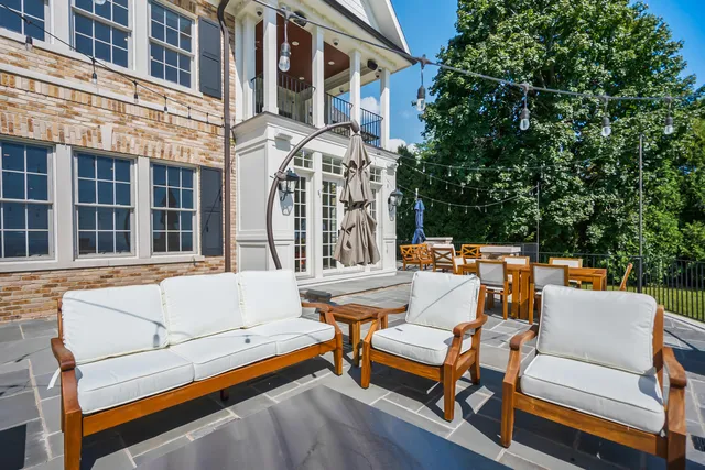 $3,995,000 | 6920 North Barnett Lane, Fox Point, WI 53217