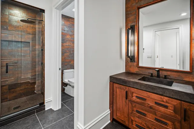 $4,250,000 | 6920 North Barnett Lane, Fox Point, WI 53217