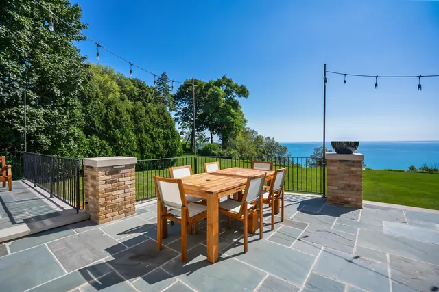 $3,995,000 | 6920 North Barnett Lane, Fox Point, WI 53217