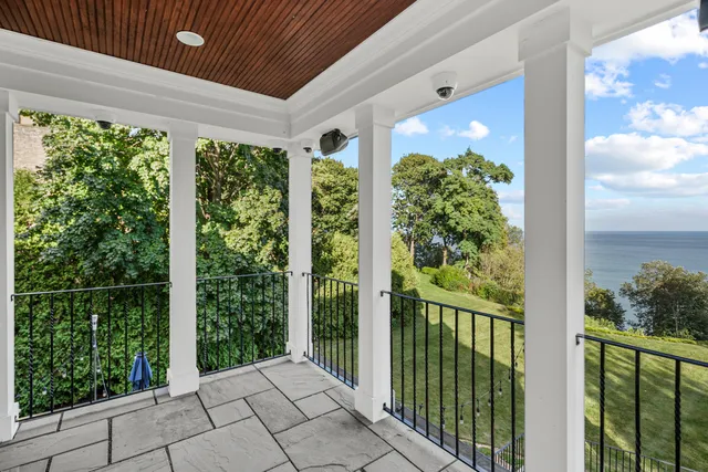 $4,250,000 | 6920 North Barnett Lane, Fox Point, WI 53217