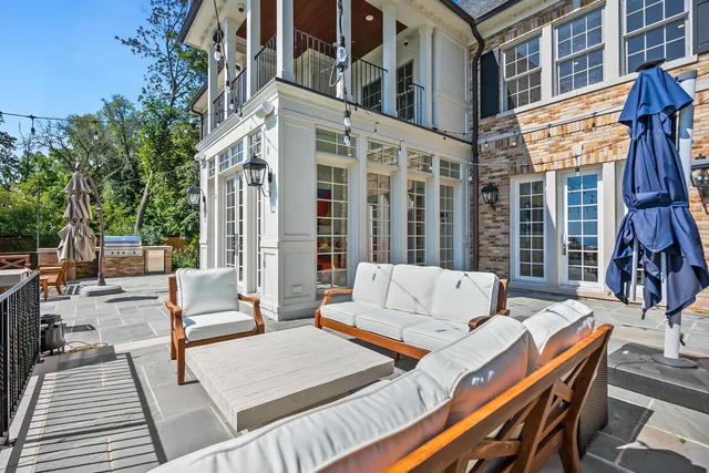 $3,995,000 | 6920 North Barnett Lane, Fox Point, WI 53217